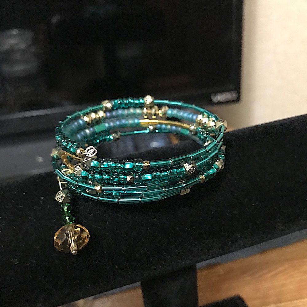 GORGEOUS MEMORY WIRE BRACELET ♥️